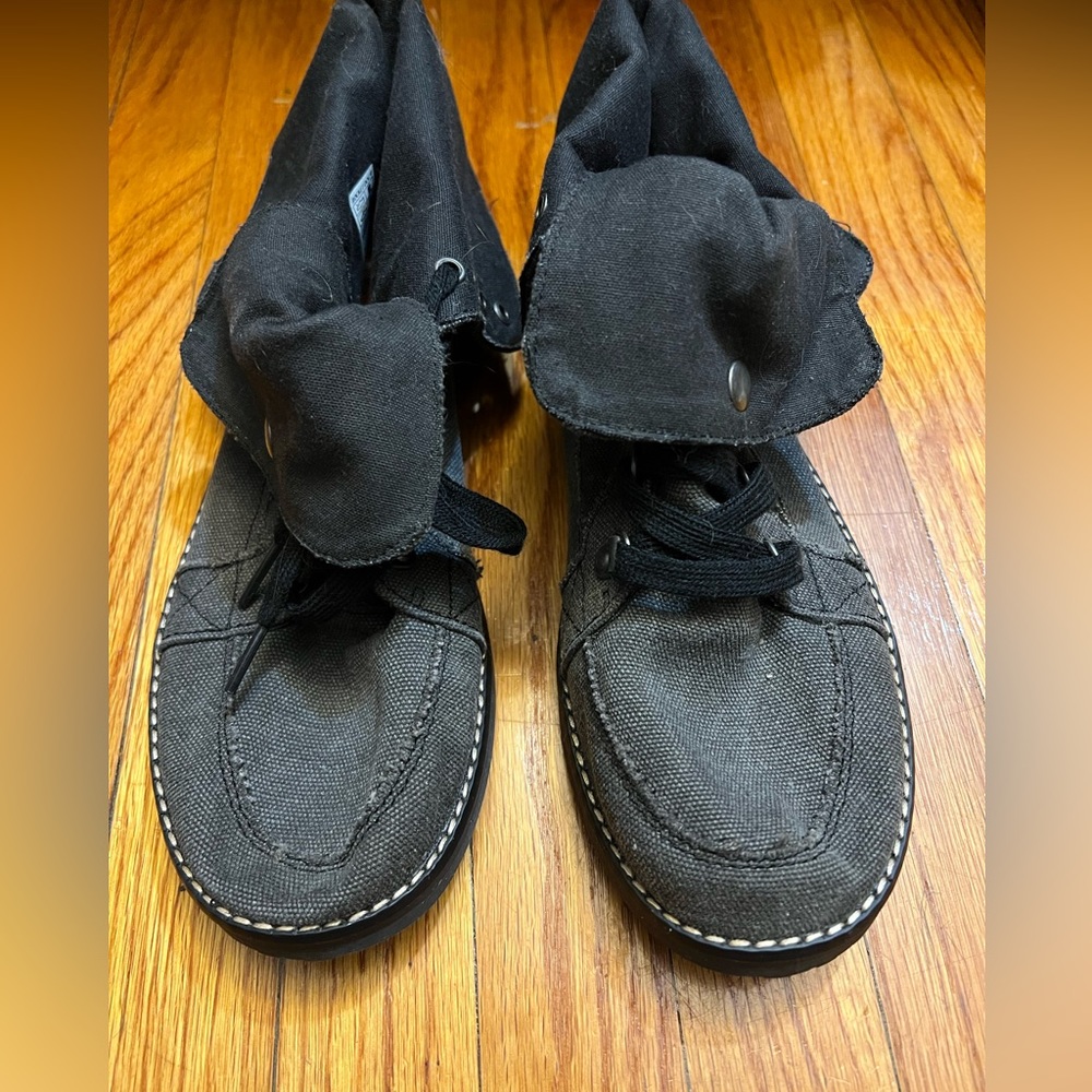 NWOT folded over relaxed style sneakers